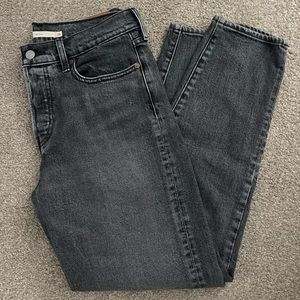 LEVI’S WEDGIE STRAIGHT JEAN
